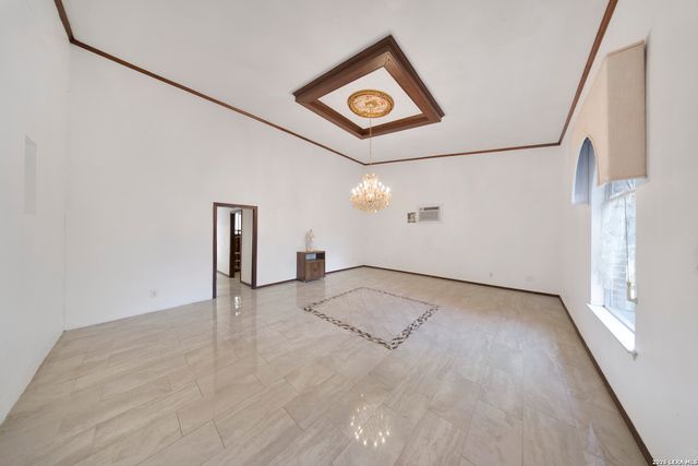 2150 W SUMMIT AVE, San Antonio, TX 78201