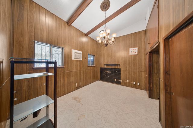 2150 W SUMMIT AVE, San Antonio, TX 78201