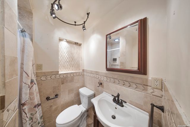 2150 W SUMMIT AVE, San Antonio, TX 78201