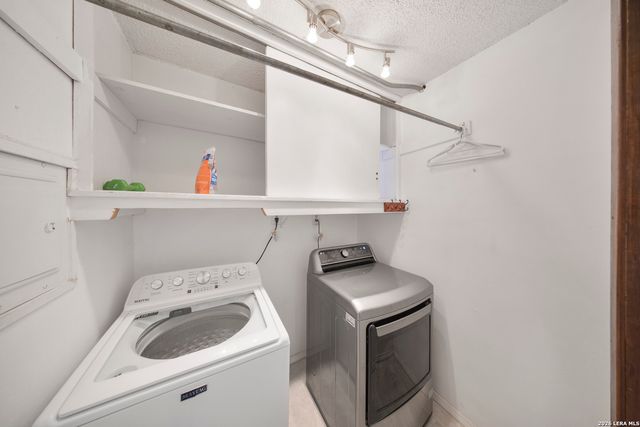 2150 W SUMMIT AVE, San Antonio, TX 78201