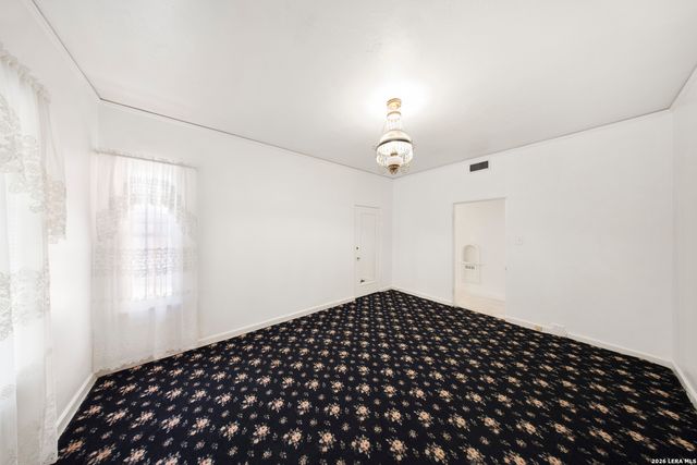 2150 W SUMMIT AVE, San Antonio, TX 78201