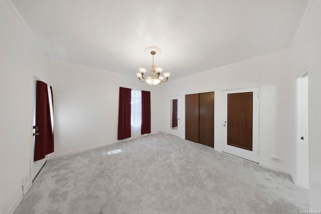 2150 W SUMMIT AVE, San Antonio, TX 78201