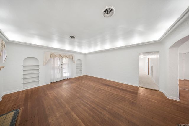 2150 W SUMMIT AVE, San Antonio, TX 78201