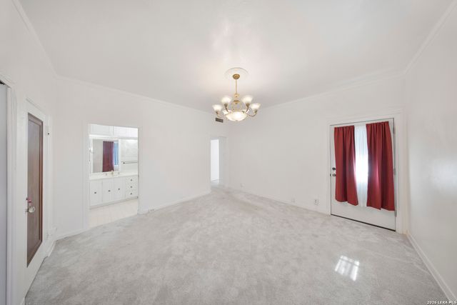 2150 W SUMMIT AVE, San Antonio, TX 78201