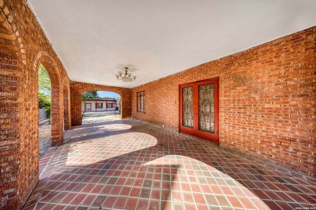 2150 W SUMMIT AVE, San Antonio, TX 78201