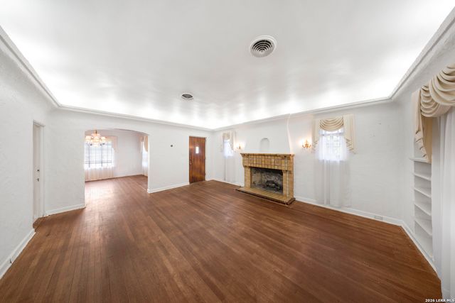 2150 W SUMMIT AVE, San Antonio, TX 78201