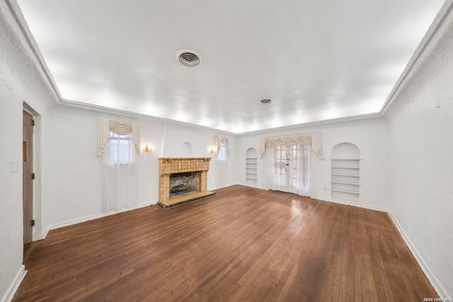 2150 W SUMMIT AVE, San Antonio, TX 78201