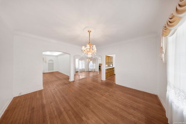 2150 W SUMMIT AVE, San Antonio, TX 78201