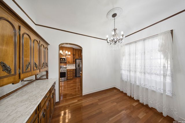 2150 W SUMMIT AVE, San Antonio, TX 78201