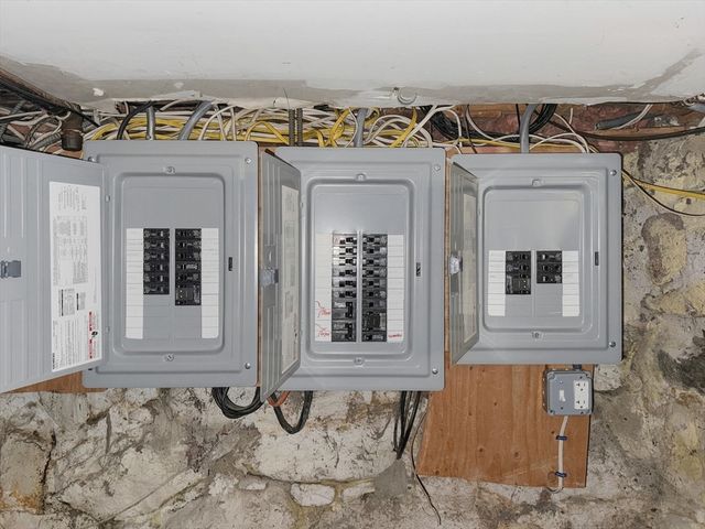 660 S Franklin, Holbrook, MA 02343