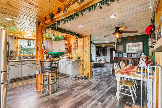 32808 S Lakeshore DRIVE, Burlington, WI 53105