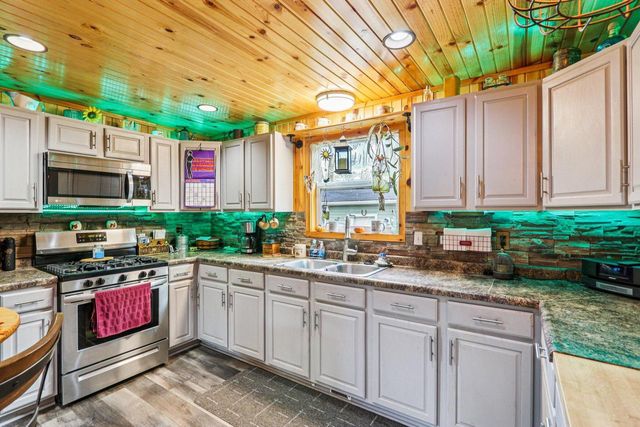 32808 S Lakeshore DRIVE, Burlington, WI 53105