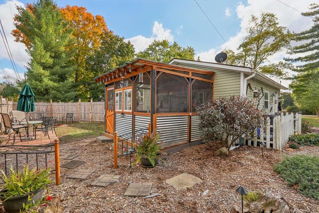 32808 S Lakeshore DRIVE, Burlington, WI 53105