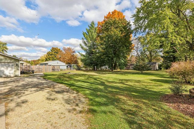 32808 S Lakeshore DRIVE, Burlington, WI 53105