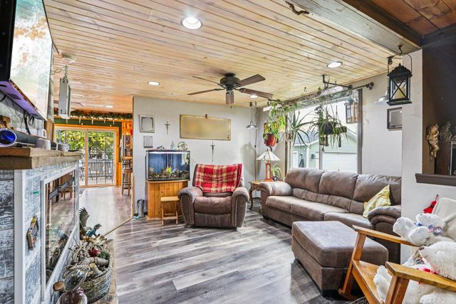 32808 S Lakeshore DRIVE, Burlington, WI 53105