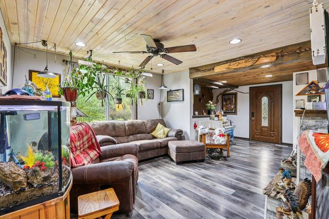 32808 S Lakeshore DRIVE, Burlington, WI 53105