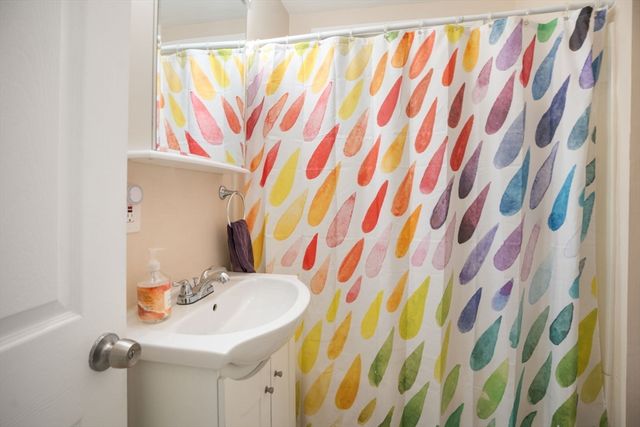6 Pineland Ave, Shrewsbury, MA 01545