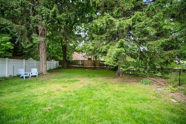 6 Pineland Ave, Shrewsbury, MA 01545
