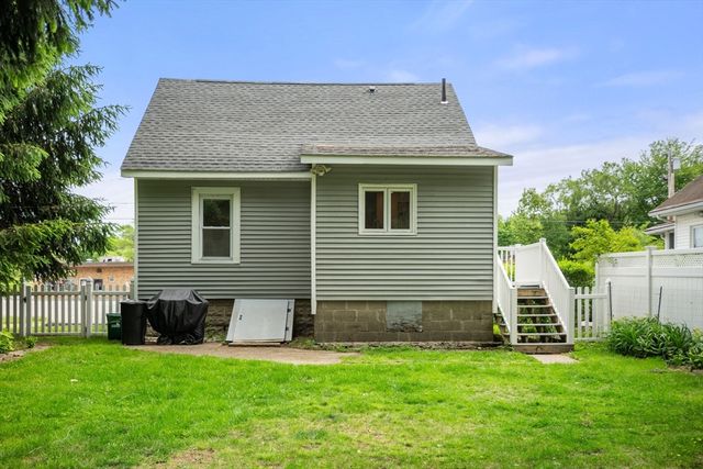6 Pineland Ave, Shrewsbury, MA 01545