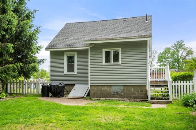 6 Pineland Ave, Shrewsbury, MA 01545