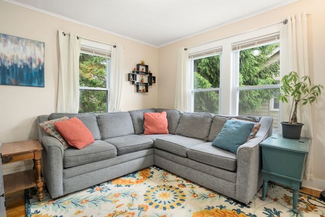 6 Pineland Ave, Shrewsbury, MA 01545