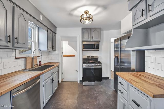 13509 Wainstead Avenue, Cleveland, OH 44111