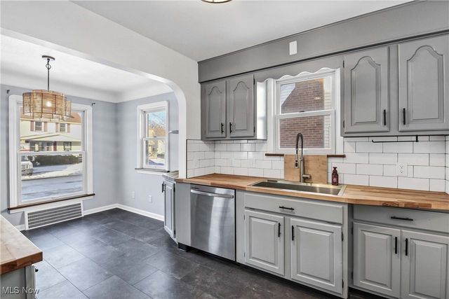 13509 Wainstead Avenue, Cleveland, OH 44111