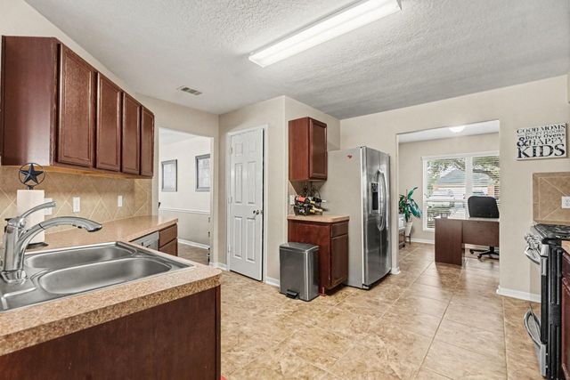 5615 Turmeric Drive, Baytown, TX 77521