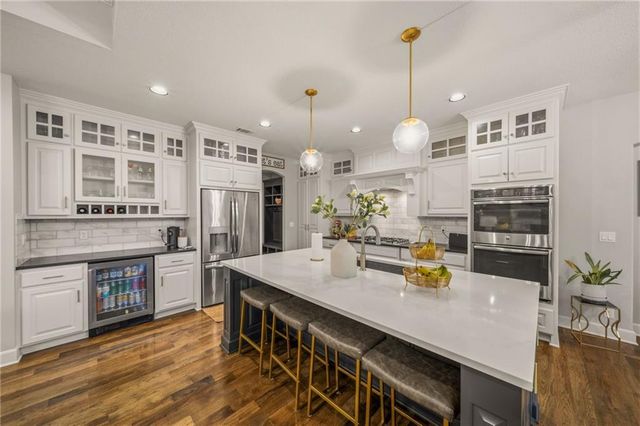 11607 W 158th Terrace, Overland Park, KS 66221
