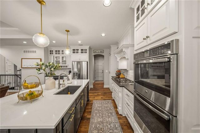 11607 W 158th Terrace, Overland Park, KS 66221
