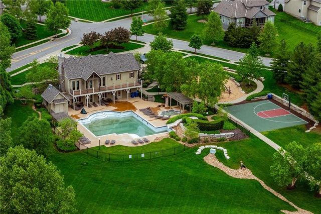 11607 W 158th Terrace, Overland Park, KS 66221