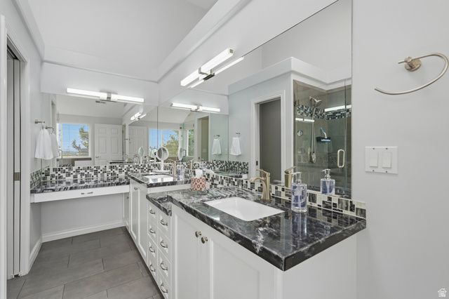 3439 E CANYON COVE DR, Holladay, UT 84121