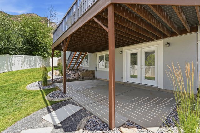 3439 E CANYON COVE DR, Holladay, UT 84121