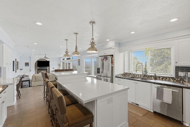 3439 E CANYON COVE DR, Holladay, UT 84121