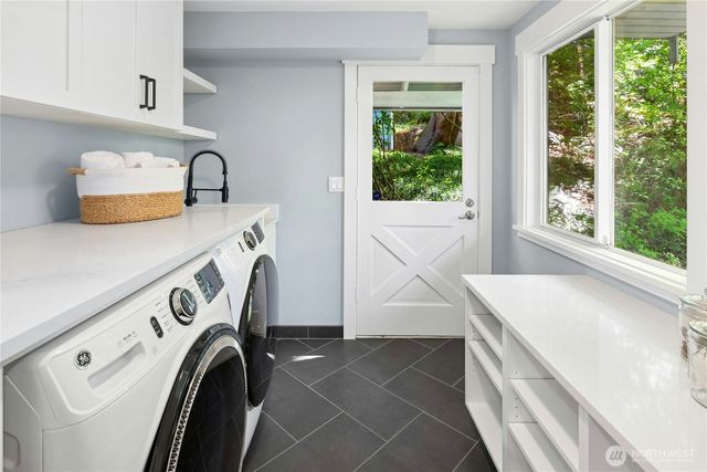 5100 Crystal Springs Drive NE, Bainbridge Island, WA 98110