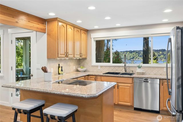 5100 Crystal Springs Drive NE, Bainbridge Island, WA 98110