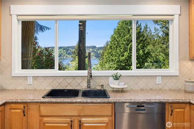 5100 Crystal Springs Drive NE, Bainbridge Island, WA 98110