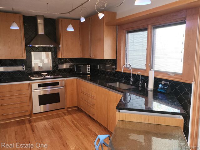 6660 Woodbank Drive, Bloomfield Hills, MI 48301