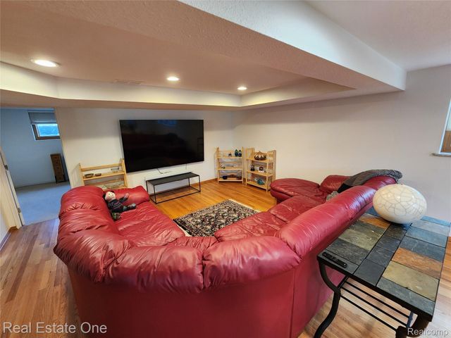 6660 Woodbank Drive, Bloomfield Hills, MI 48301