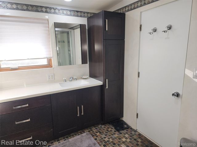 6660 Woodbank Drive, Bloomfield Hills, MI 48301