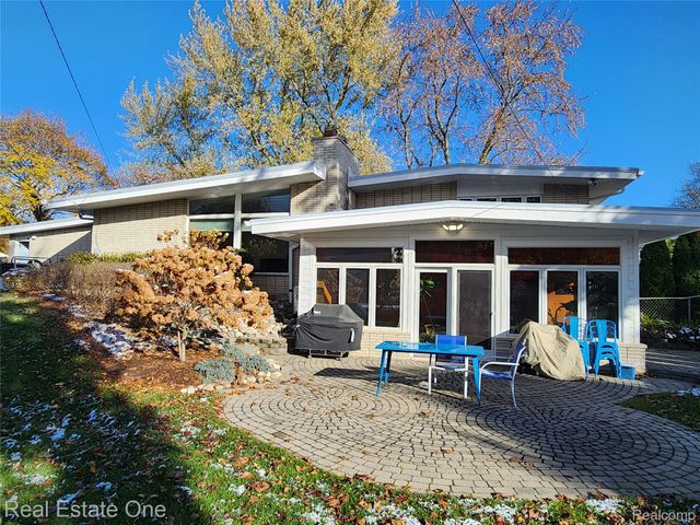 6660 Woodbank Drive, Bloomfield Hills, MI 48301