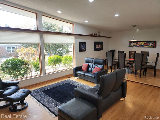 6660 Woodbank Drive, Bloomfield Hills, MI 48301