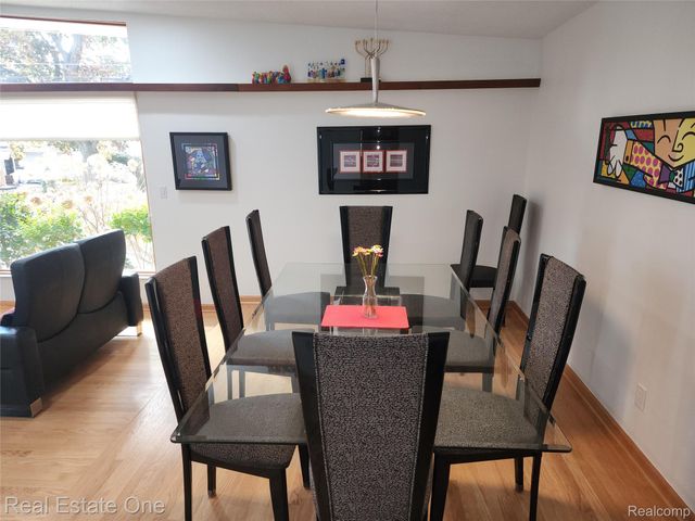 6660 Woodbank Drive, Bloomfield Hills, MI 48301