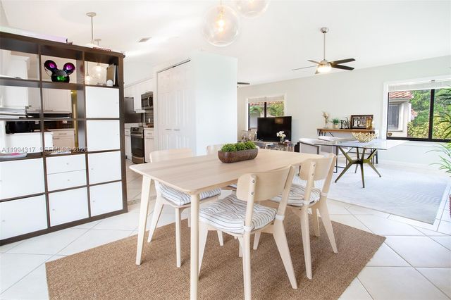 524 Village Lake Dr 524, Weston, FL 33326