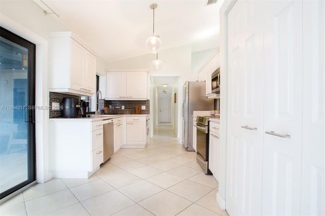 524 Village Lake Dr 524, Weston, FL 33326