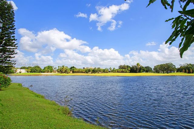 524 Village Lake Dr 524, Weston, FL 33326