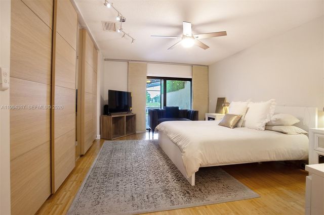 524 Village Lake Dr 524, Weston, FL 33326