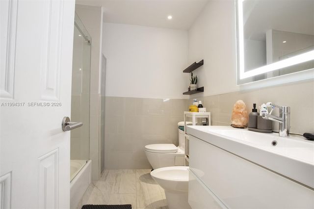 524 Village Lake Dr 524, Weston, FL 33326