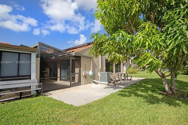 524 Village Lake Dr 524, Weston, FL 33326