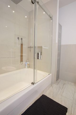 524 Village Lake Dr 524, Weston, FL 33326